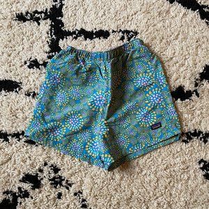 Patagonia kids Baggies shorts 5T
